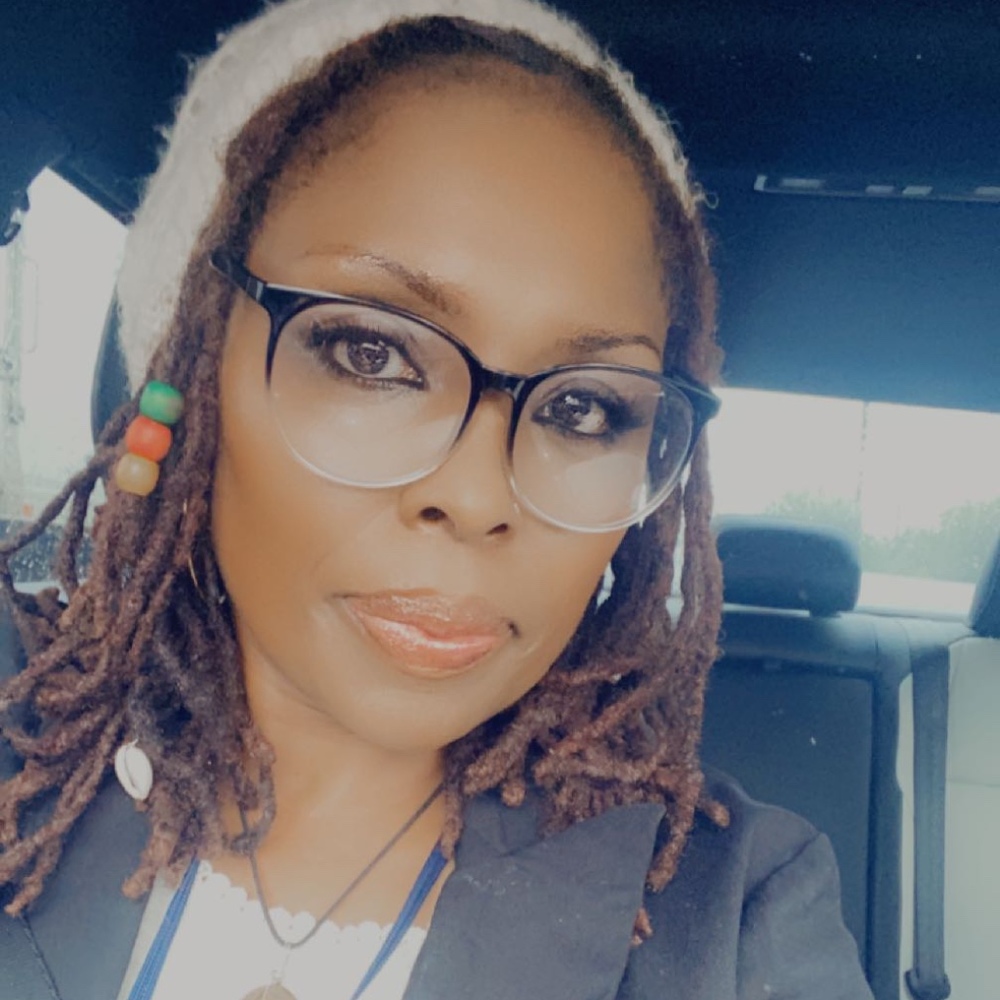 Meet your Posher, Demetria